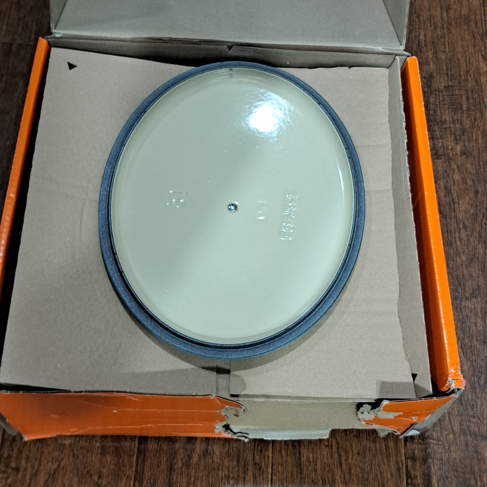 Le Creuset Turquoise Cast Iron Dutch Oven - Picture 6 of 11